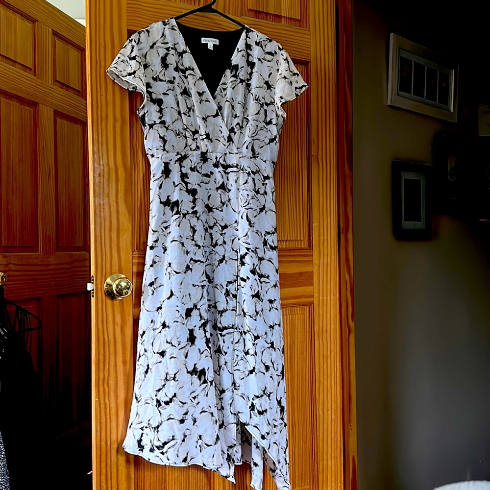 Women’s short sleeve, white and black dress